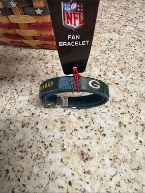 NFL Green Bay Packers Dark Green Leather Fan Bracelet with Yellow Accents